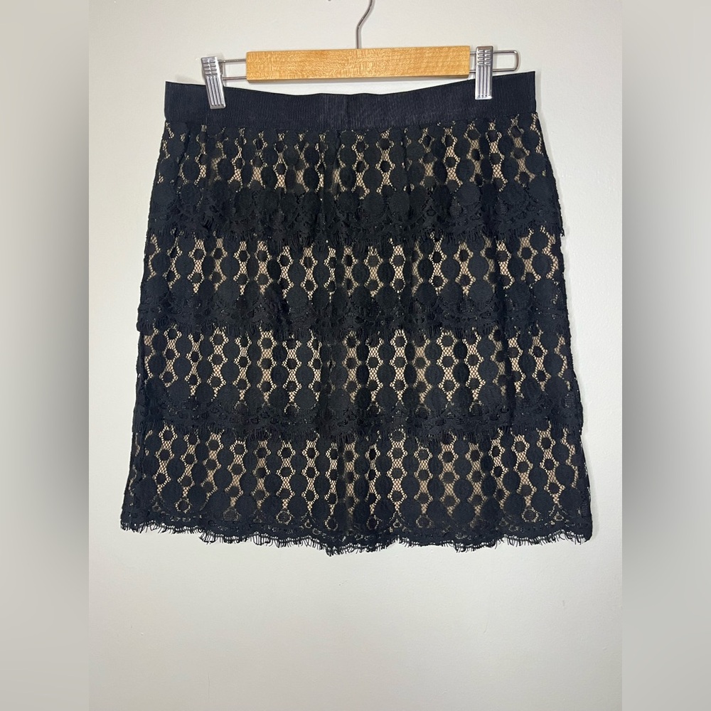 Ann Taylor Black Lace Layered Skirt Elastic Waist Zip Closure Women’s Size 8